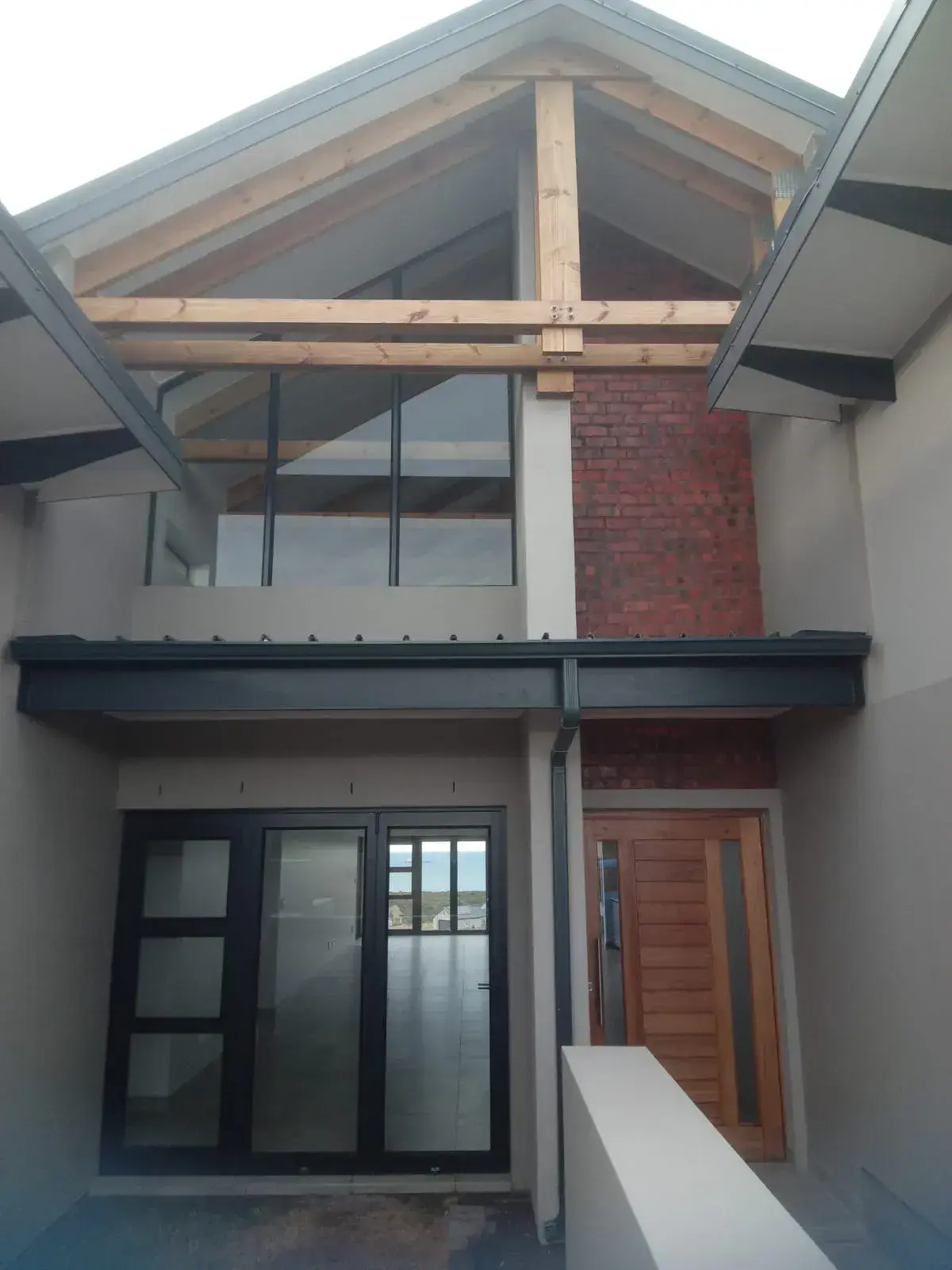 Large residential aluminium installation