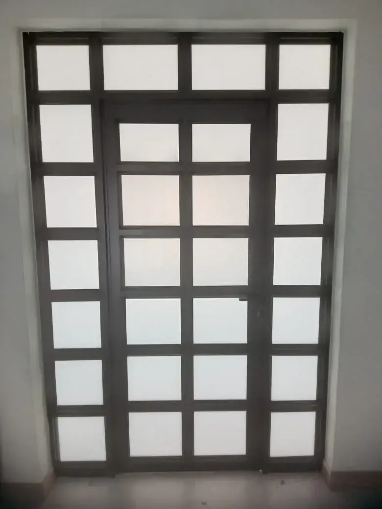 Aluminium sliding door installation