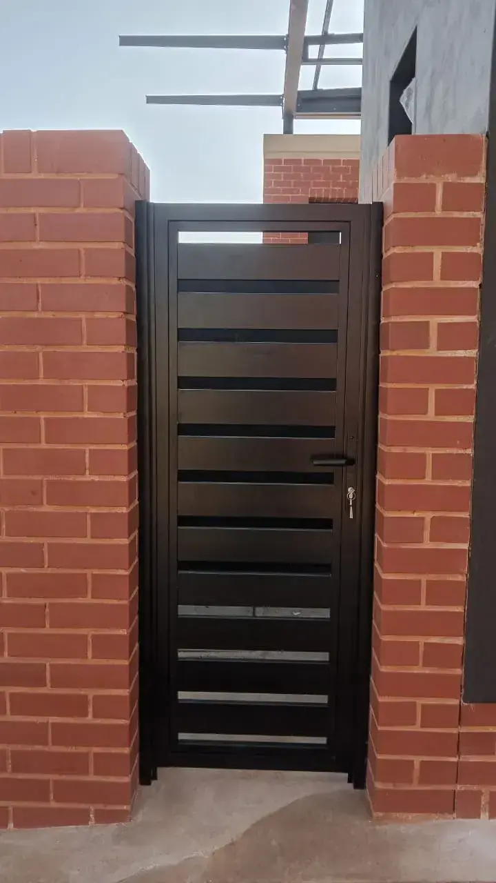 Custom aluminium gate system