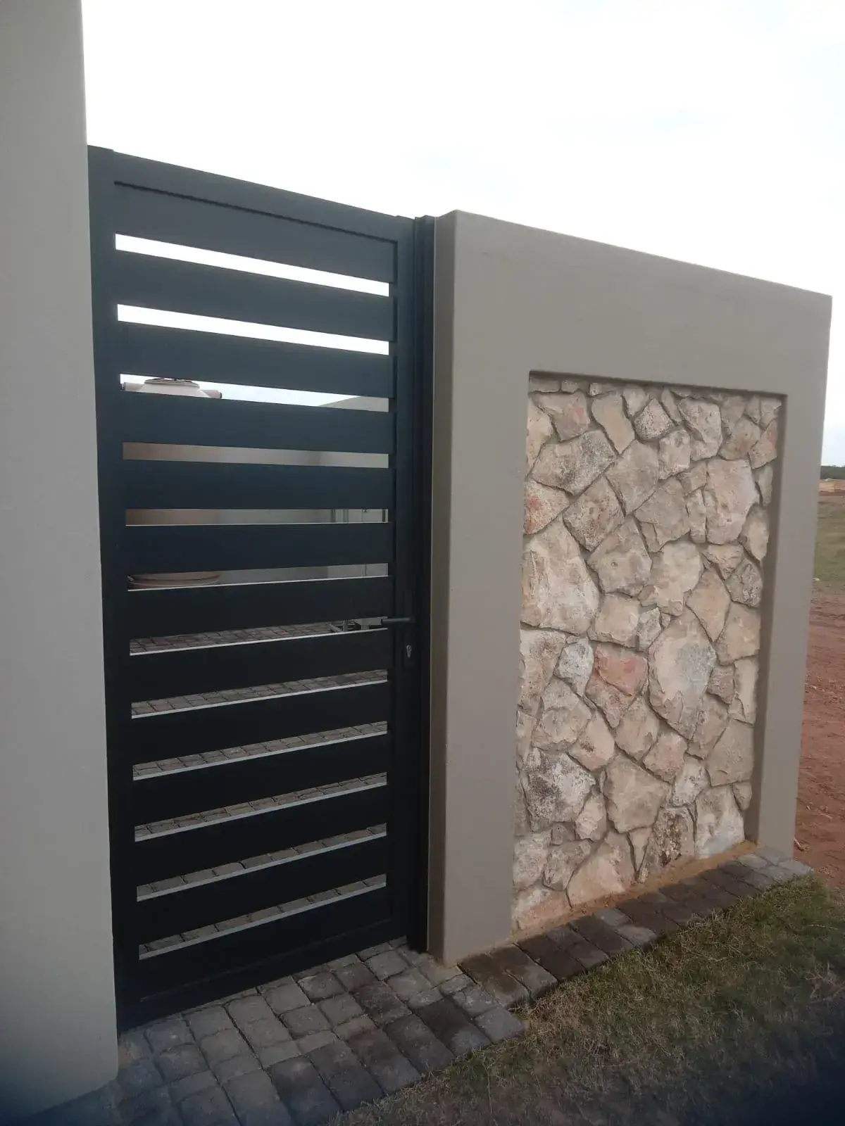 Secure aluminium gate system